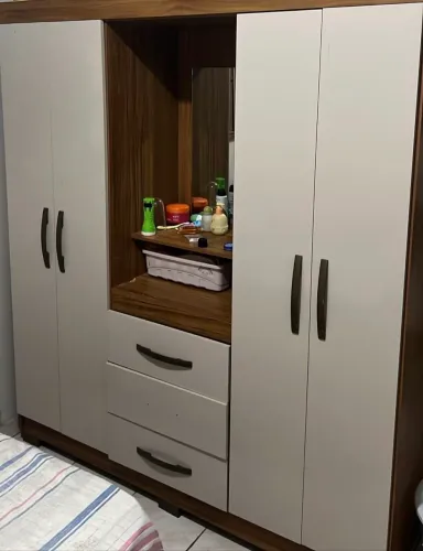 Guarda roupa e cama