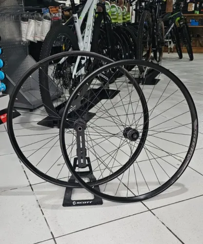 Par de Rodas Syncros X30SE 30mm Tubeless Microspline