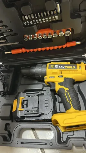 Furadeira/Parafusadeira de Impacto a bateria 21v completa com maleta e acessórios