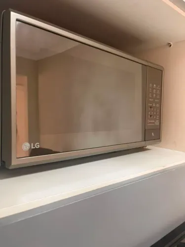 Micro-ondas LG 30L Espelhado Prata - Moderno e Potente!
