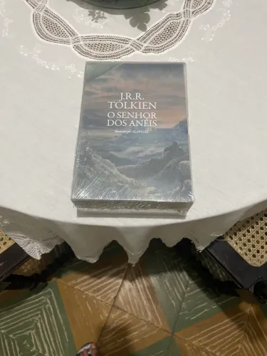Livro O senhor dos anéis edição de colecionador volume único.