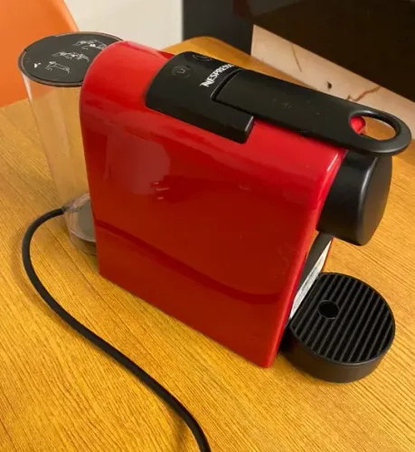 Máquina de Café Essenza Mini D30 220V Nespresso Vermelha