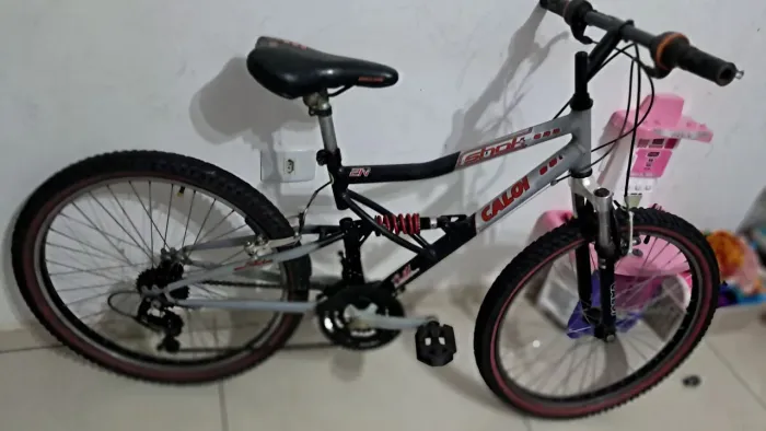 Linda bicicleta Aro 24 só pegar e andar passa no cartão