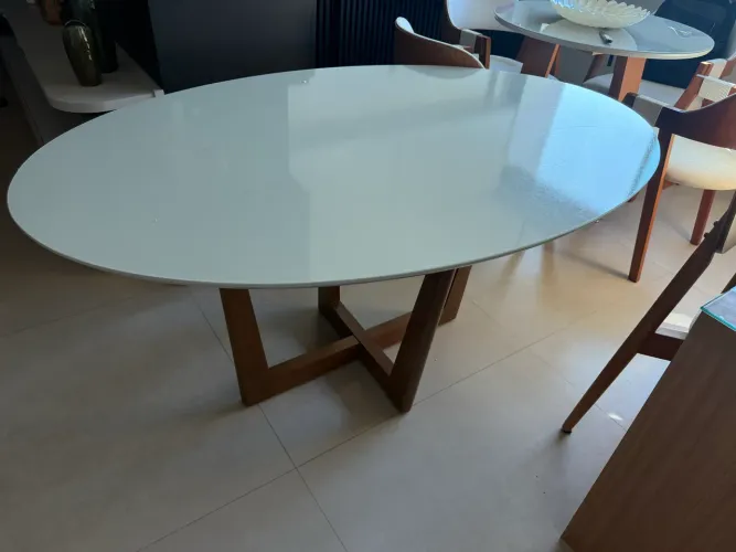 MESA MUITO NOVA