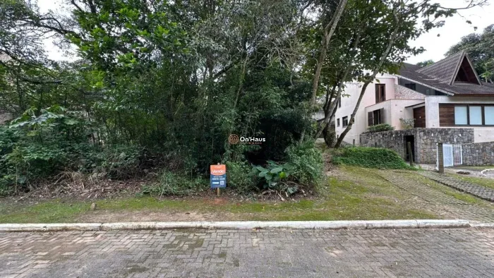 Terreno à venda em condomínio fechado no Rio Tavares