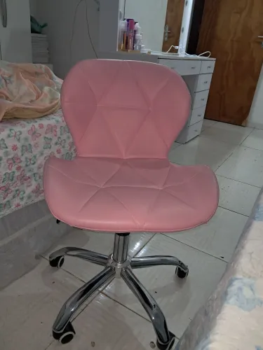 Vendo cadeira de rodinha. Estou vendendo porque quero comprar uma cadeira gamer