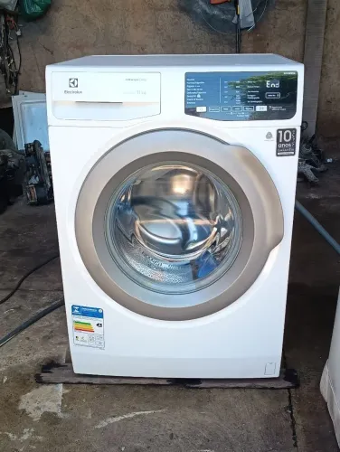 Lavadora LFE11 Electrolux com sistema de vapor semi nova funcionando perfeitamente!!!