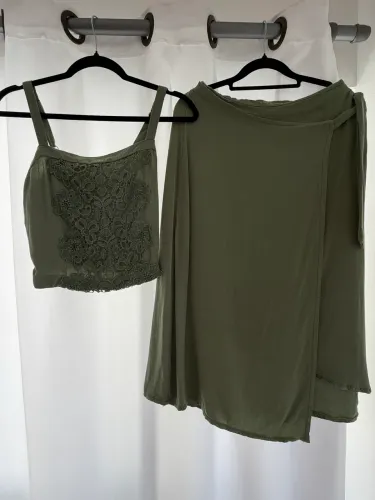 conjunto zinzane verde oliva | cropped com renda + saia envelope | tam. p
