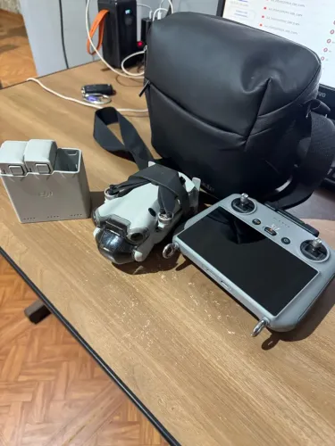 Drone mini 4 pro + cartão de memória