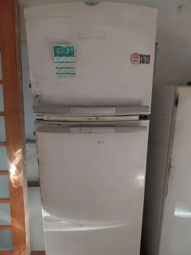 Geladeira Brastemp frost free gelando normal, faltando as borrachas das portas .