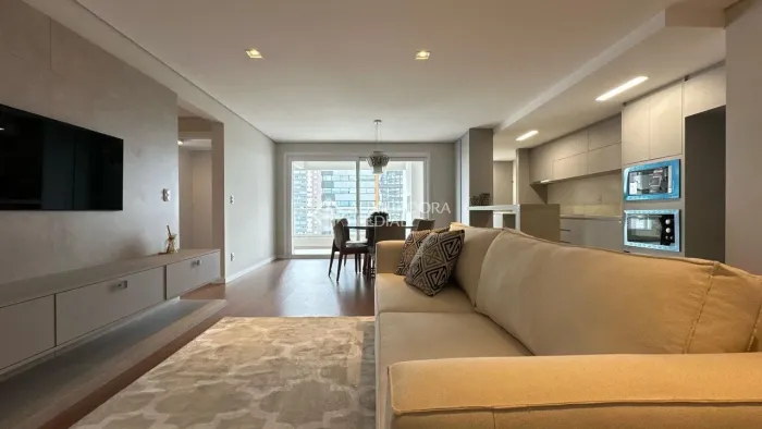 Apartamento mobiliado, de alto padrão, com uma ampla suíte, e duas suítes americanas, 125m