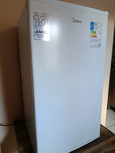 Frigobar Midea 90 litros