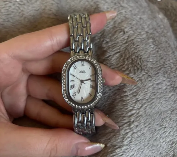 Relógio Disu prateado com strass