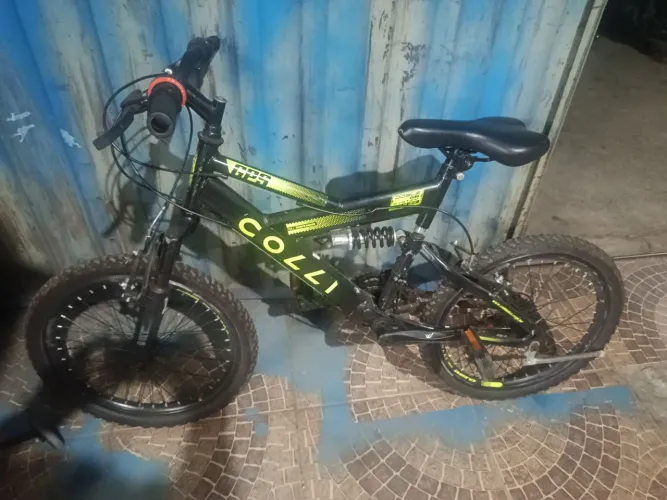 Vende-se bicicleta semi nova aro 20 pneus novos