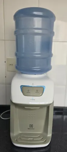 Bebedouro de Água Electrolux Branco com Refrigeração Eletrônica (BE11B)