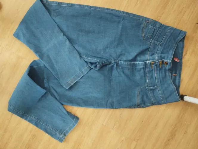 Calça feminina tamanho 44