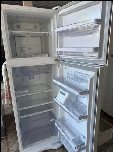 Geladeira nova estou vendendo pois comprei outra