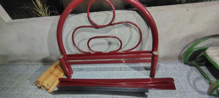 Vendo cama casal de ferro usada por 350 reais