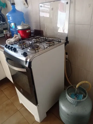Fogão 4 bocas $610,00 novíssimo