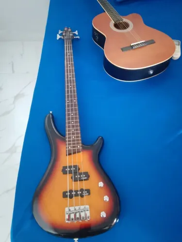 violão e baixo de entrada