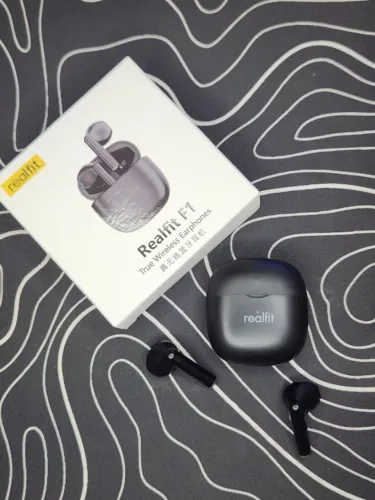Fone de Ouvido Realfit F1 - Preto, Branco e Rosa Disponível
