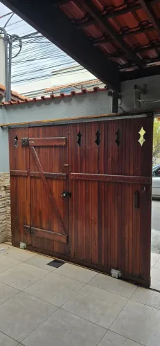 Portão de Madeira maciça