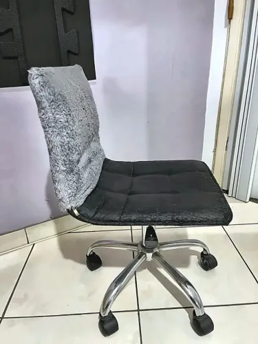 CADEIRA OFFICE COM RODAS