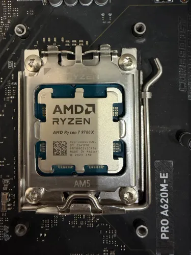 Kit AMD Ryzen 9700X + A620M