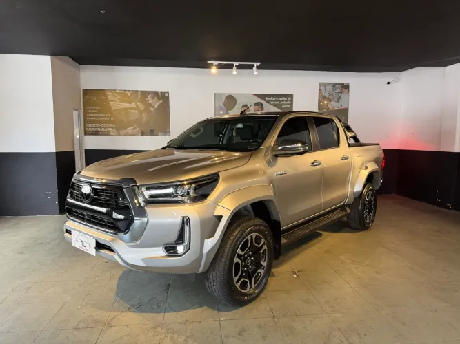 Toyota Hilux CD SRX Plus 4X4 2.8 TDI Die. Aut. 2024