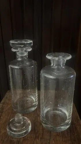 2 garrafas de vidro para licor 1litro, elegantes