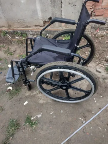 Vendo cadeira de rodas.