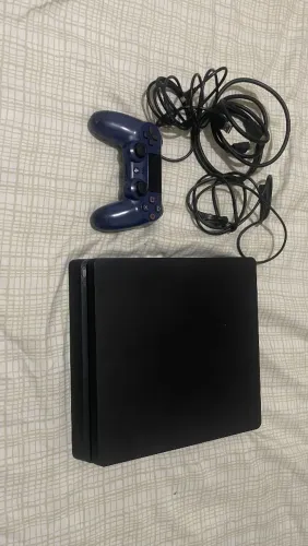 Vendo PS 4 slim 500 g,mais controle cabo ,2 meses de uso