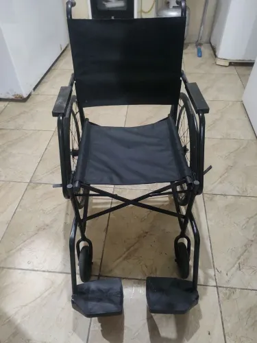 Vende-se cadeira de rodas de passeio