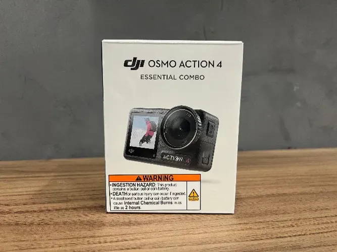 DJI Osmo Action 4 Essential Combo - Câmera de Ação 4k 120Fps 10 bits e D-Log M - Lacrado