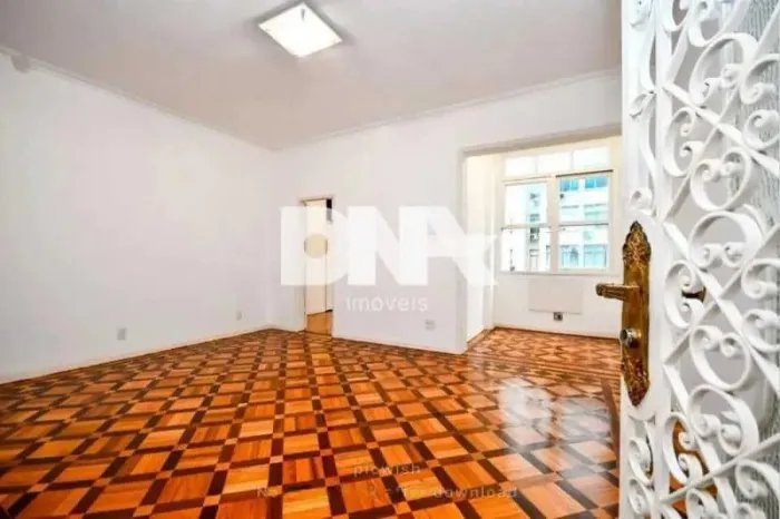 Apartamento : Padrão / Residencial / Leme