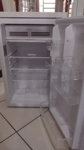 Frigobar Eletrolux 110 litros - 220 volts - muito novo