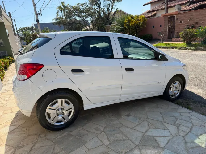 Chevrolet Onix Hatch LS 1.0 8V Flex Power Mec. 4P 2015