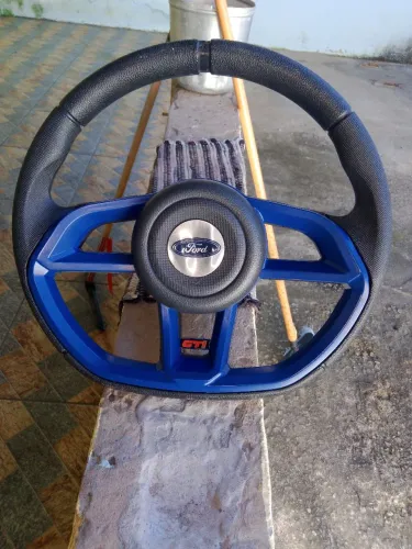 Volante esportivo para fiesta até ano 2003.