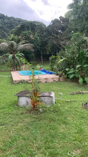 Casa em Mauá, Magé, de um qto, banh., coz., área de 900m2, com piscina para lazer fds.