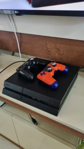 Ps4 500gb com 2 controles originais