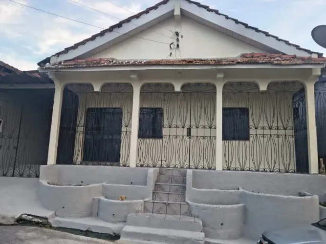 Casa para Alugar - 2 Quartos, Suíte e Ampla Varanda | R$ 1.500
