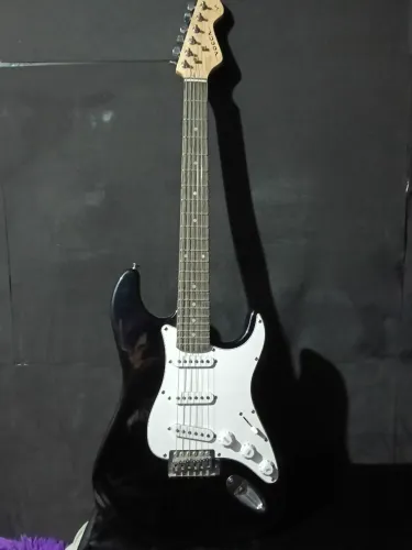 GUITARRA NOVA