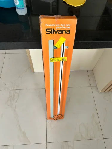 Puxador tubular Silvana em inox novo