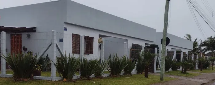Alugo casa próxima a escola Iracema Vizzoto.