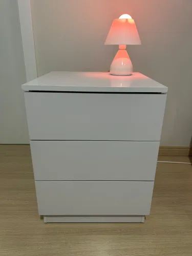 Mesa de cabeceira 3 gavetas branco