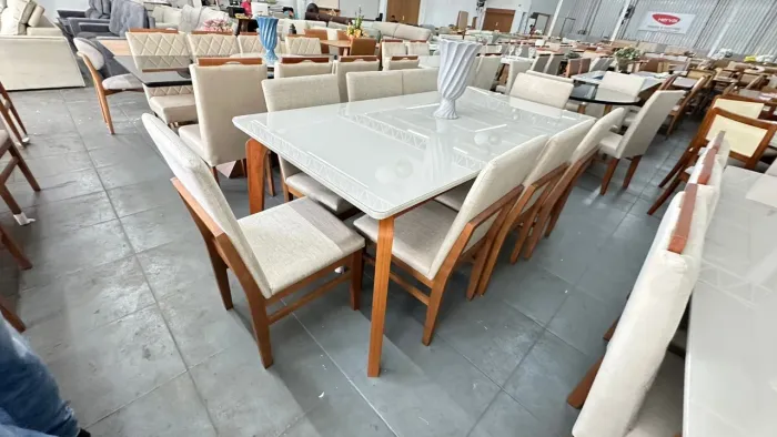 Mesa de madeira nova