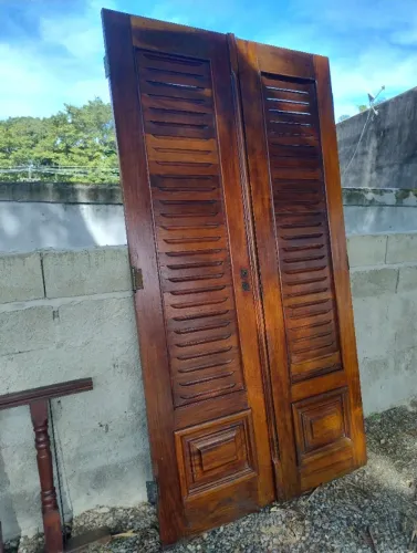 Porta em Madeira Maciça 