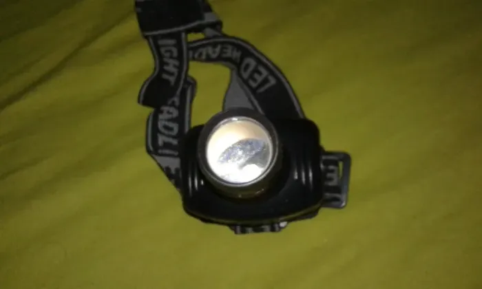 Lanterna de cabeça Cree Led preta