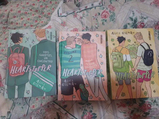 Primeiros 3 volumes de heartstopper