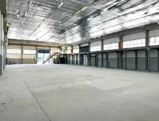 Galpão logístico para locação com 7200m2 de área de armazenagem